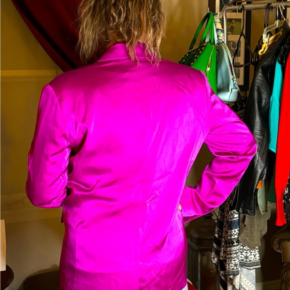 Over sized satin material blazer from the Noli Shop - Picture 1 of 3